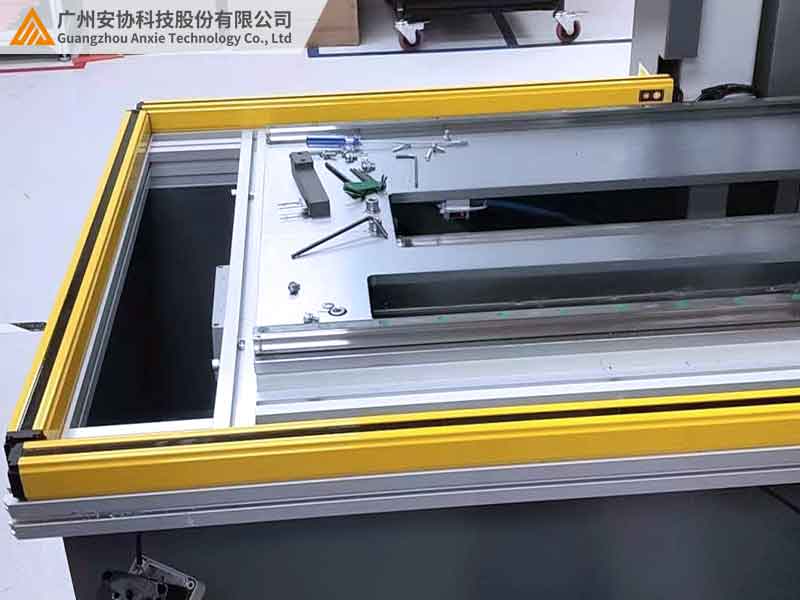 抗陽光單邊光柵在機械制造的防護應(yīng)用.jpg